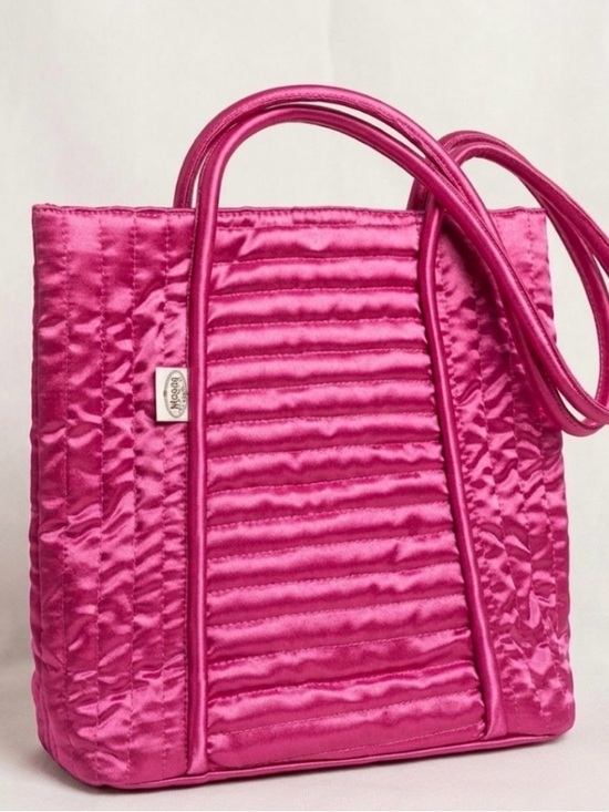 NaRaYa Handbags - NWOT NaRaYa Satin Quilted Bucket Shoulder Bag Zip closure in Rose Pink